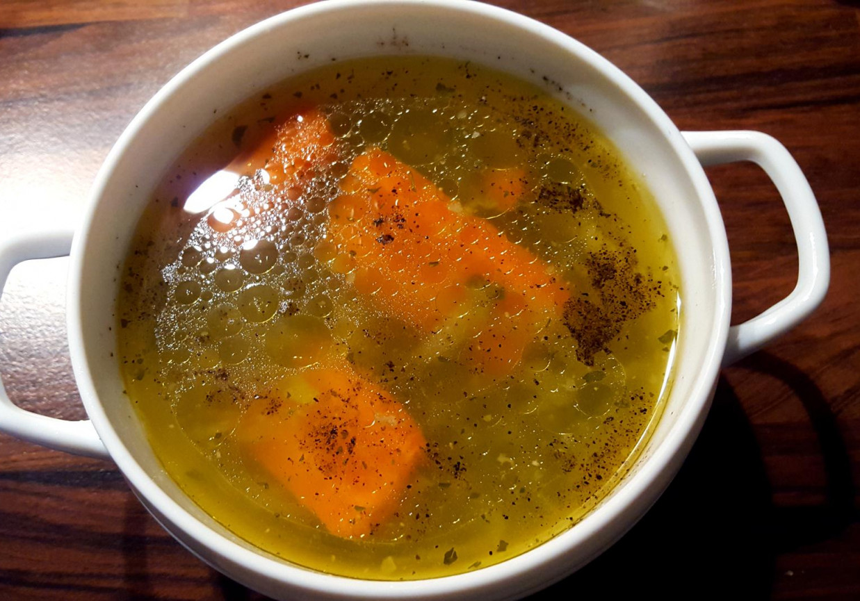 Jesienna, rozgrzewająca zupa  z warzywami foto