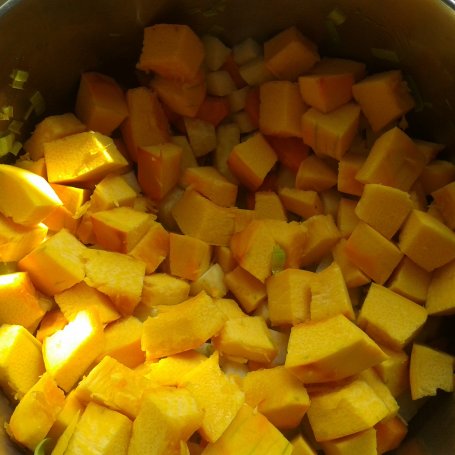 Krok 3 - Jesienna zupa z ciecierzycą foto
