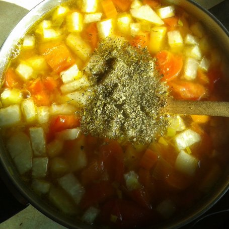 Krok 4 - Jesienna zupa z ciecierzycą foto