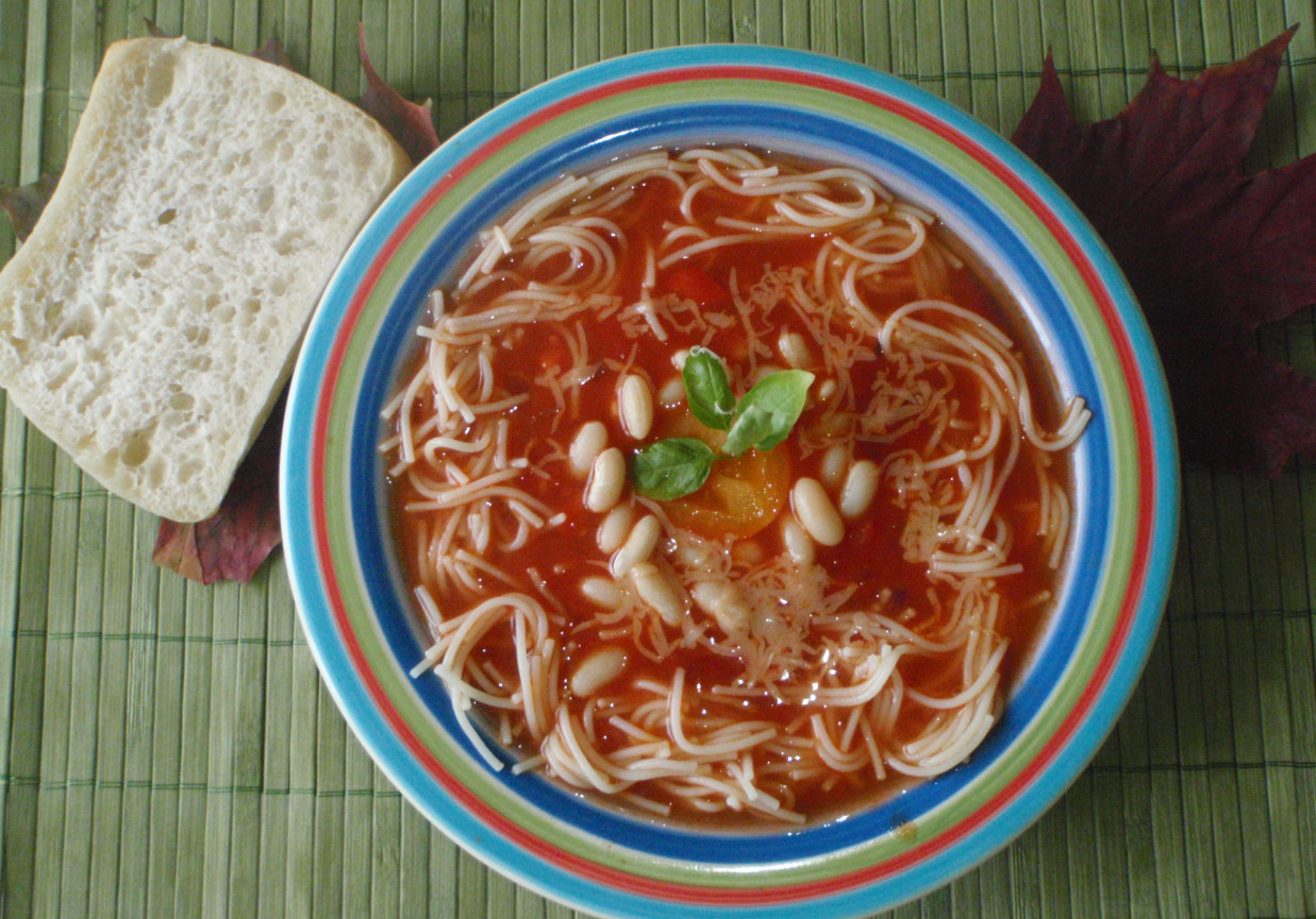 Jesienna zupa z fasolą i makaronem wg przepisu Mistrza Sowy foto