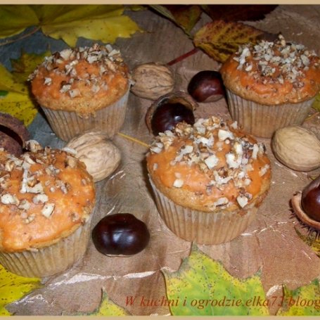 Krok 3 - Jesienne muffinki z orzechami,cynamonem i marchewką foto