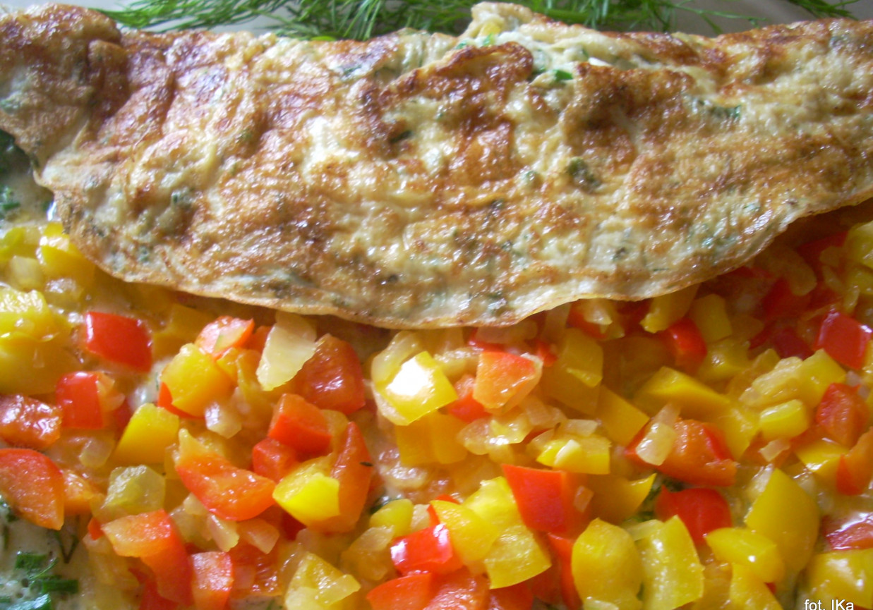 Jesienny omlet z papryką foto