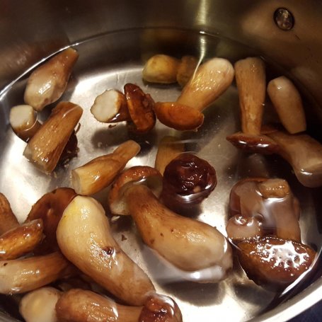 Krok 1 - Jesiotr z gołąbkami z borowikowym duxelle i purée ziemniaczanym foto