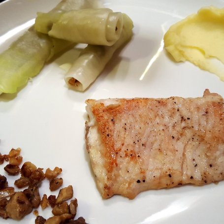 Krok 10 - Jesiotr z gołąbkami z borowikowym duxelle i purée ziemniaczanym foto