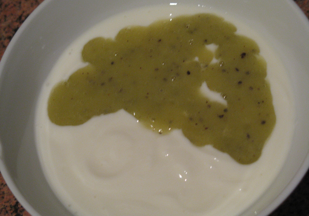 Jogurcik z kiwi i bananem foto