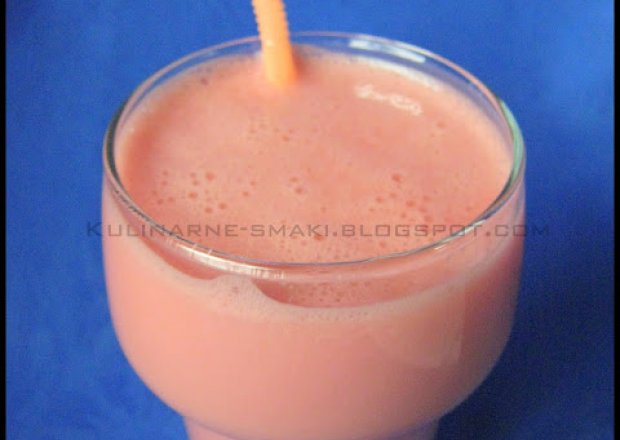 Fotografia przedstawiająca Jogurt arbuzowo-truskawkowy