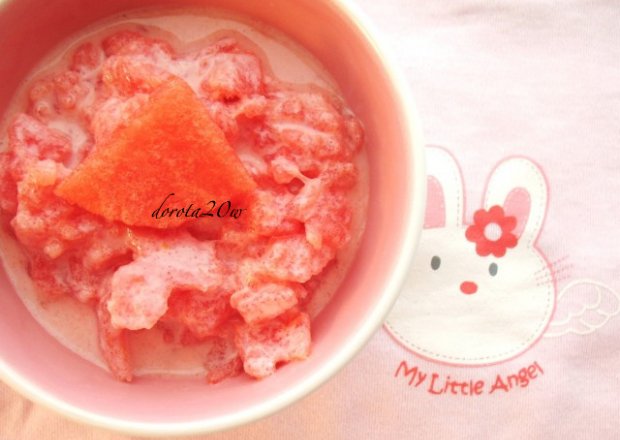 Fotografia przedstawiająca Jogurt arbuzowy dla maluszka