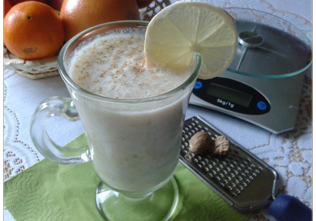 Jogurt bananowo-gruszkowy z gałką muszkatołową foto