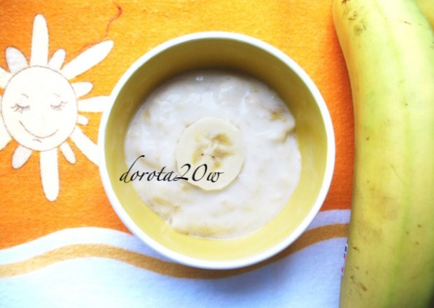 Fotografia przedstawiająca Jogurt bananowy dla maluszka