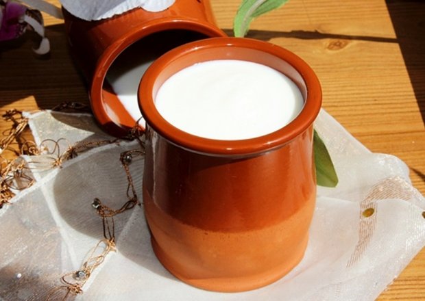 Fotografia przedstawiająca Jogurt domowy w 10 minut (z mleka zwierzęcego lub roślinnego)