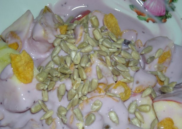 Fotografia przedstawiająca jogurt śniadaniowym