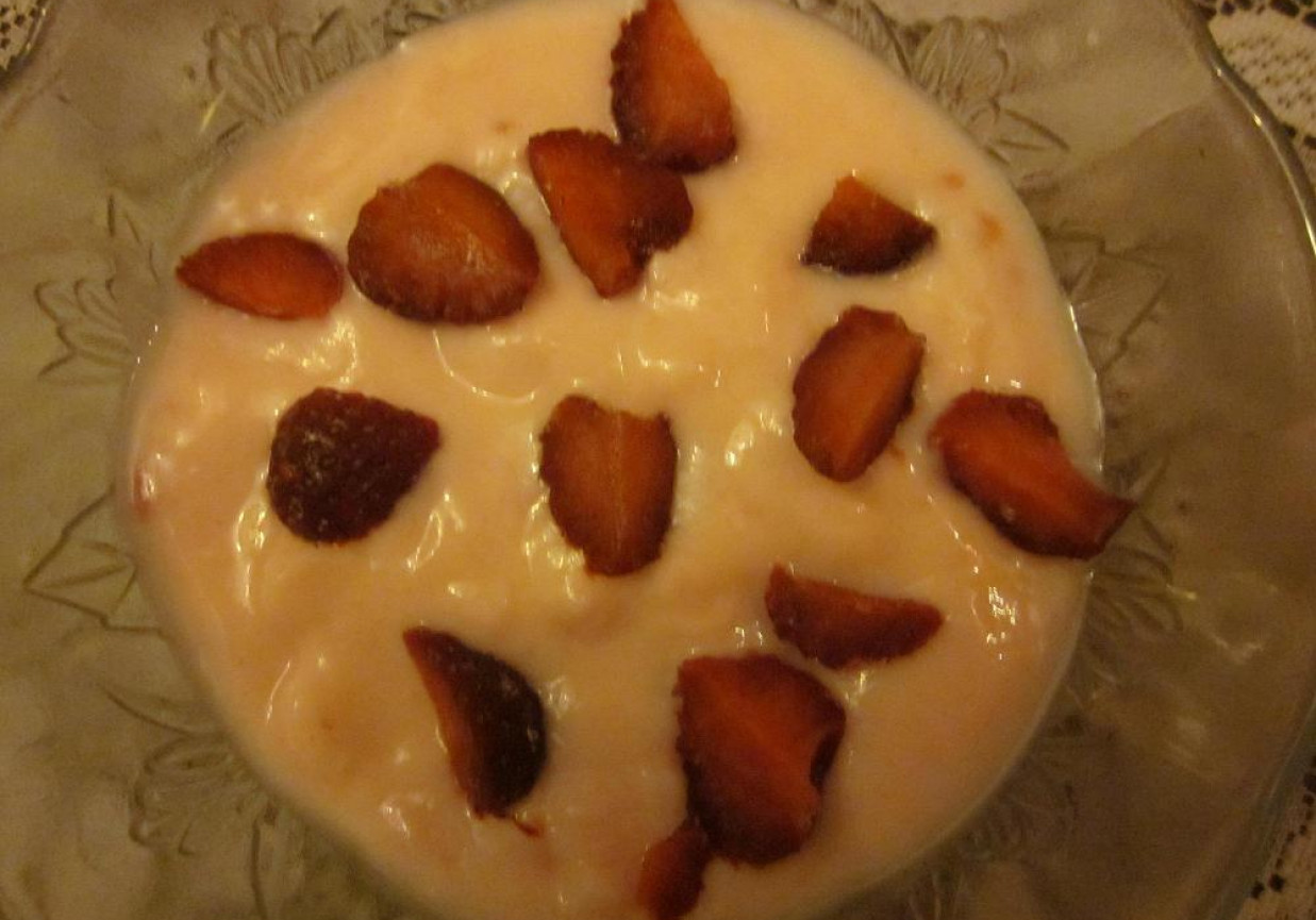 Jogurt truskawkowy foto