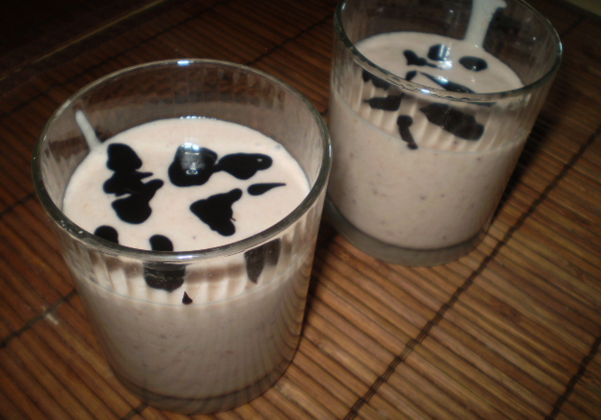 Jogurt truskawkowy foto