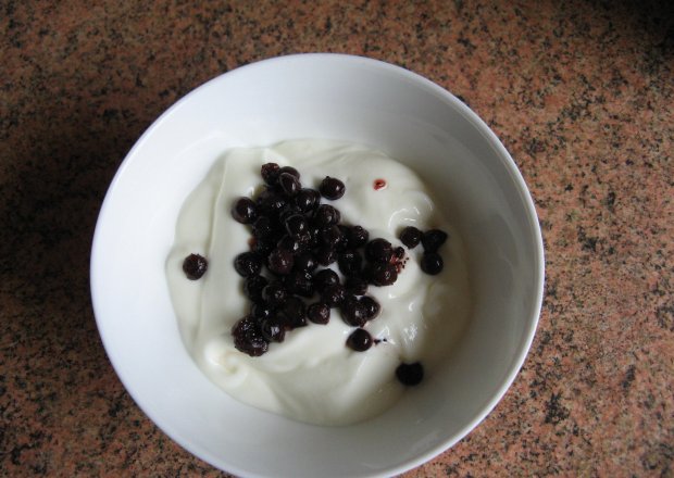 Fotografia przedstawiająca Jogurt z jagodami
