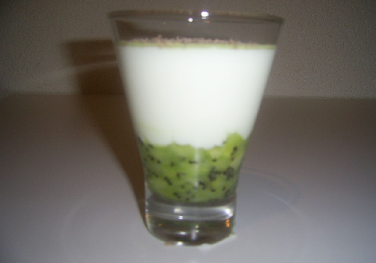 Jogurt z kiwi foto