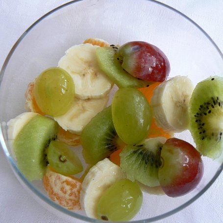 Krok 1 - Jogurt z prażonymi płatkami i owocami foto