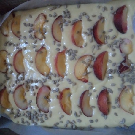 Krok 6 - Jogurtowe ciasto z brzoskwiniami i słonecznikiem :) foto