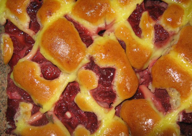Fotografia przedstawiająca Jogurtowe ciasto z owocami