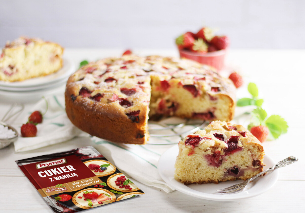 Jogurtowe ciasto z rabarbarem i truskawkami foto