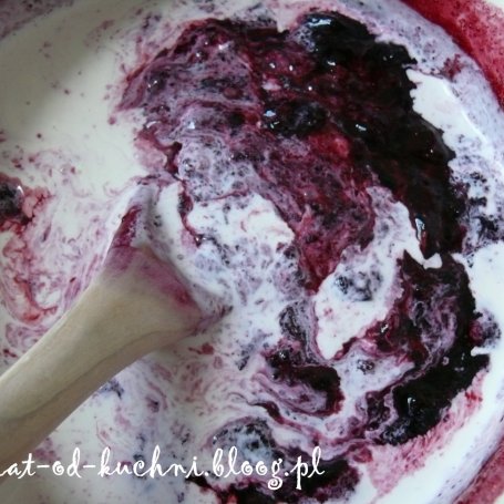 Krok 3 - Jogurtowe lody jagodowe foto