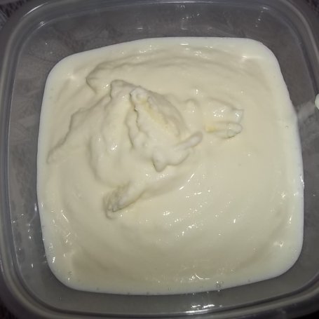 Krok 5 - Jogurtowe lody z białą czekoladą foto