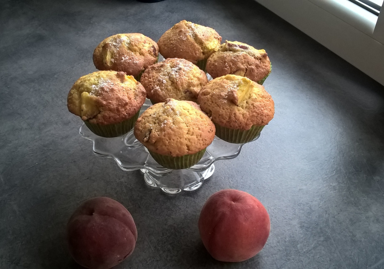 Jogurtowe muffinki z chia i brzoskwiniami foto