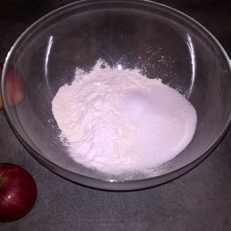 Krok 1 - Jogurtowe muffinki z jabłkiem, cynamonem i migdałami foto