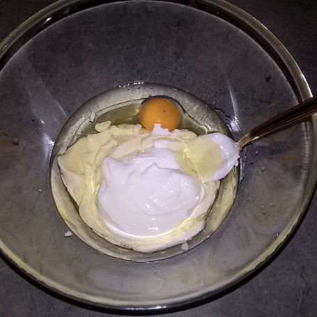 Krok 2 - Jogurtowe muffinki z jabłkiem, cynamonem i migdałami foto
