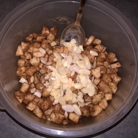 Krok 3 - Jogurtowe muffinki z jabłkiem, cynamonem i migdałami foto