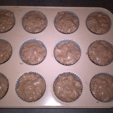 Krok 6 - Jogurtowe muffinki z jabłkiem, cynamonem i migdałami foto