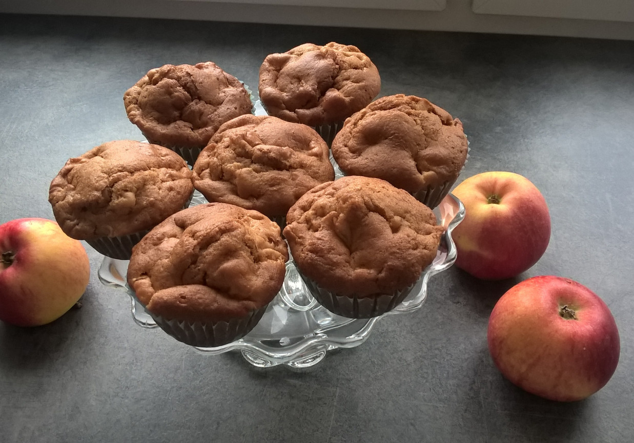 Jogurtowe muffinki z jabłkiem, cynamonem i migdałami foto