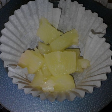 Krok 4 - Jogurtowe muffiny z ananasem foto