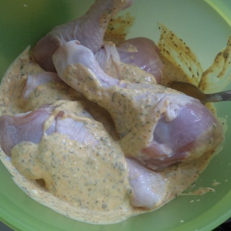 Krok 3 - Jogurtowe pałki z kurczaka zapiekane na ziemniakach :) foto