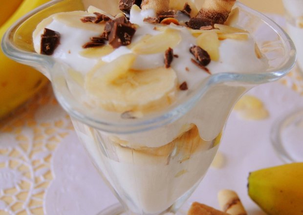 Fotografia przedstawiająca Jogurtowo- bananowy deser