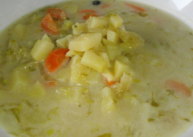 Fotografia przedstawiająca Jogurtowo ogórkowa zupa