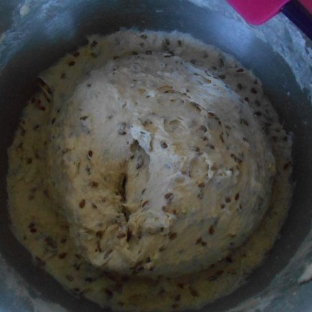Krok 5 - Jogurtowy chleb z kalarepką i siemieniem lnianym foto