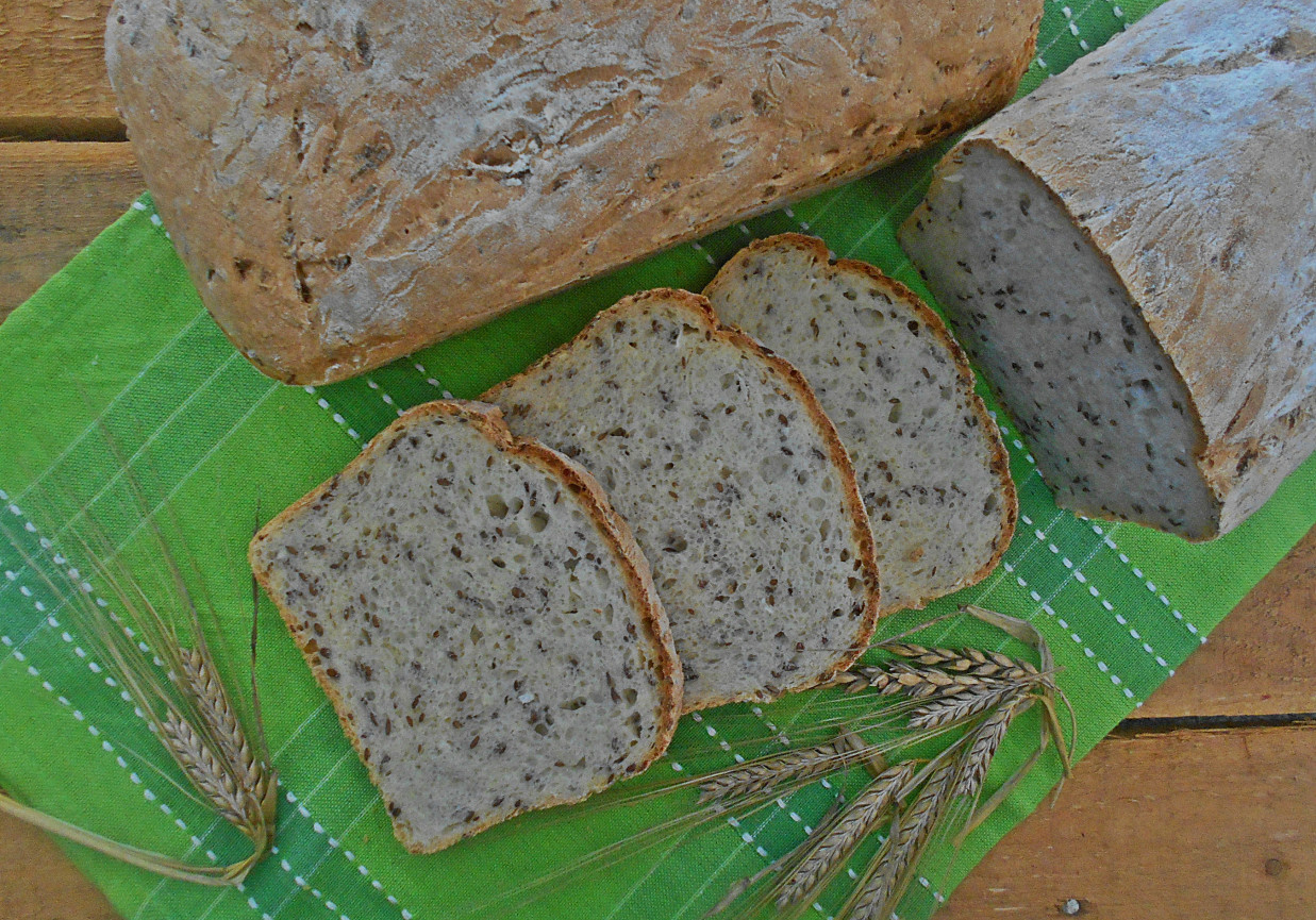 Jogurtowy chleb z kalarepką i siemieniem lnianym foto