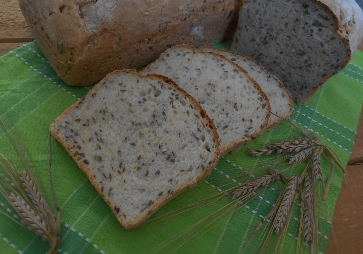 Jogurtowy chleb z kalarepką i siemieniem lnianym foto