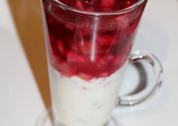 Fotografia przedstawiająca Jogurtowy deser arbuzowy