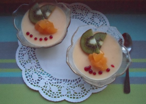 Fotografia przedstawiająca Jogurtowy deser o smaku moreli i mango