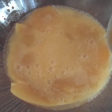 Krok 1 - Jogurtowy deser o smaku moreli i mango foto