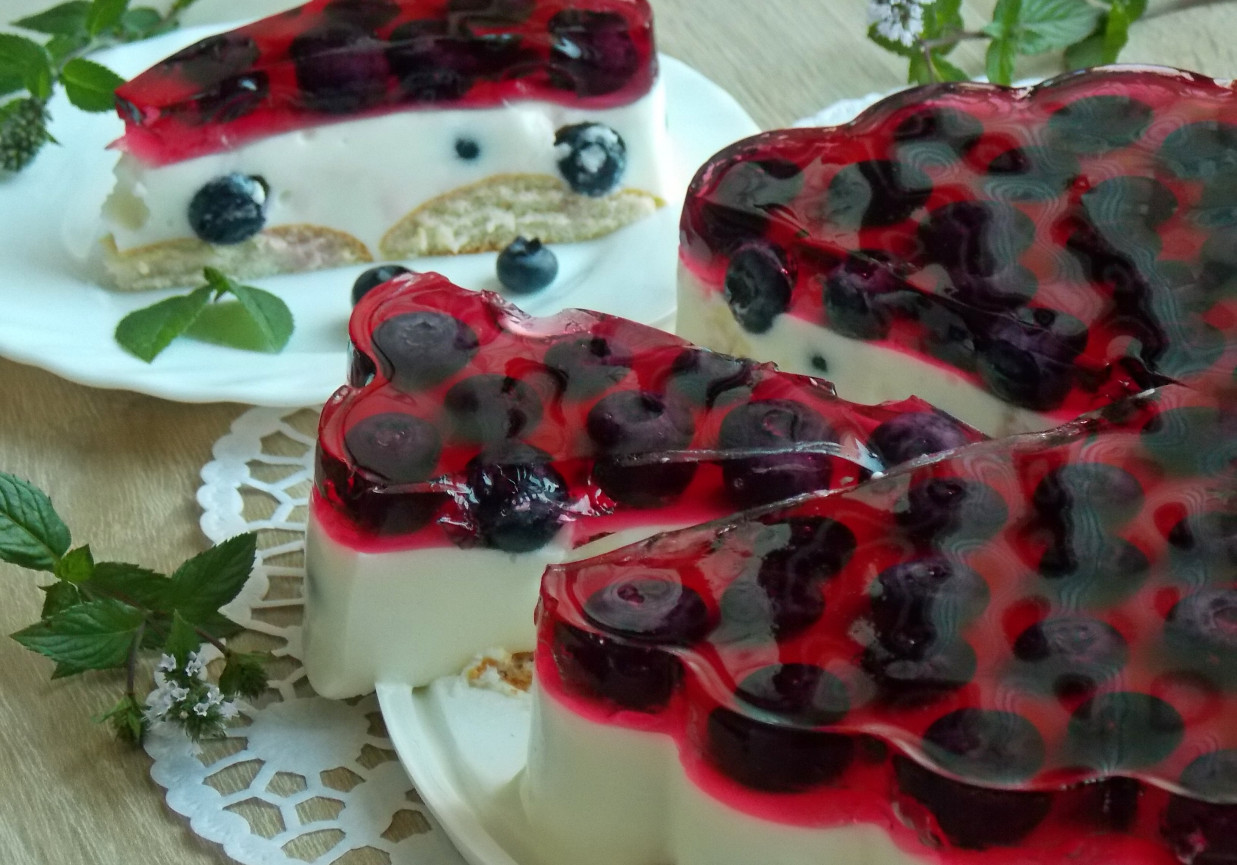 Jogurtowy deser z borówkami amerykańskimi foto