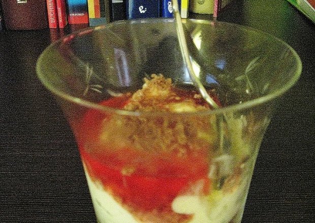 Fotografia przedstawiająca Jogurtowy deser