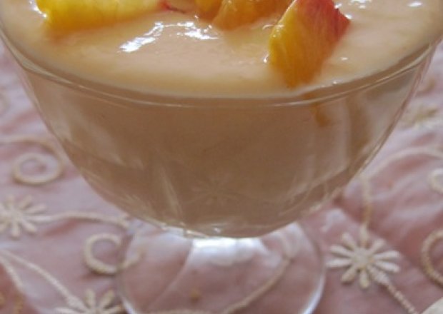 Fotografia przedstawiająca Jogurtowy mus o smaku ananasowo-brzoskwiniowym