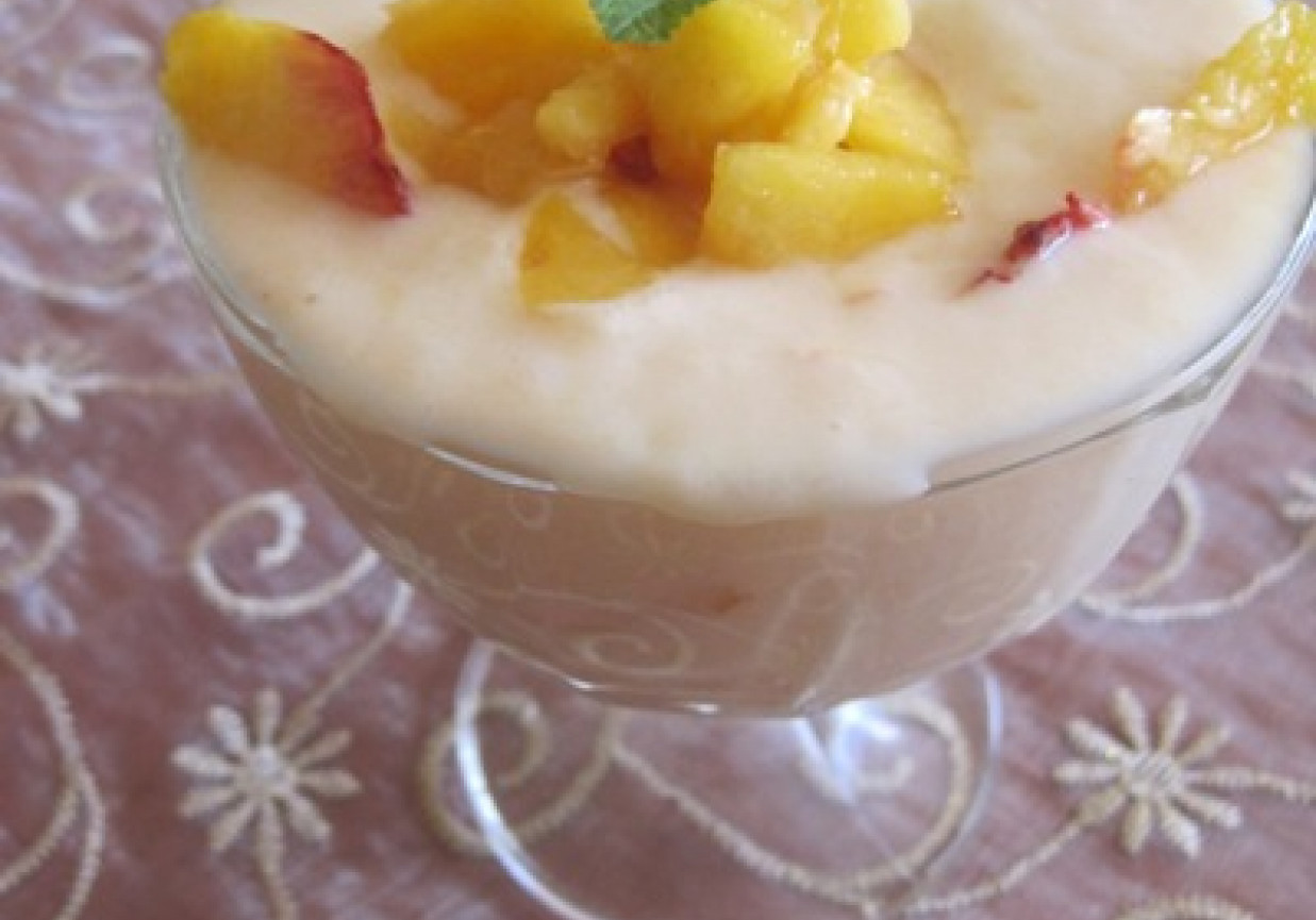 Jogurtowy mus o smaku ananasowo-brzoskwiniowym foto