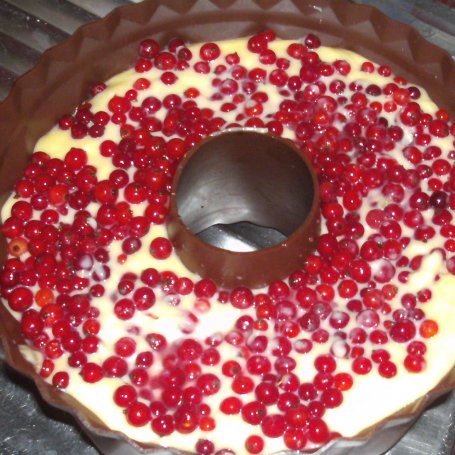 Krok 6 - jogurtowy porzeczkowiec czyli łatwe,tanie,szybkie ciasto... foto