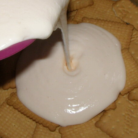 Krok 4 - Jogurtowy sernik z lukrem buraczkowym i kokosem foto