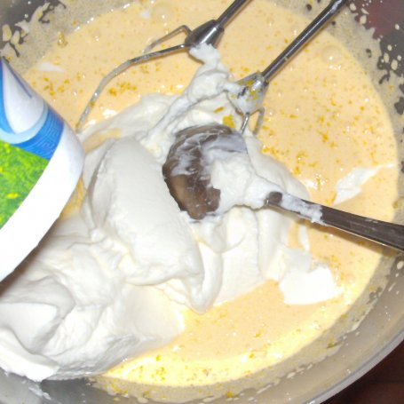Krok 4 - jogurtowy sernik z winogronami pieczony... foto