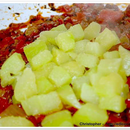 Krok 6 - Kabaczek  w  egzotycznym sosie pomidorowym. foto