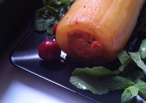 Fotografia przedstawiająca Kabaczek w sosie pomidorowym